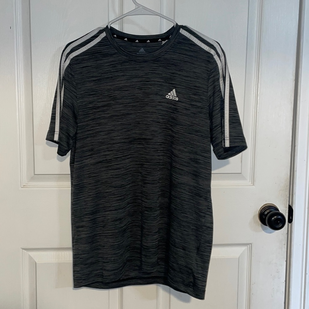 Like new men’s medium adidas tech shirt